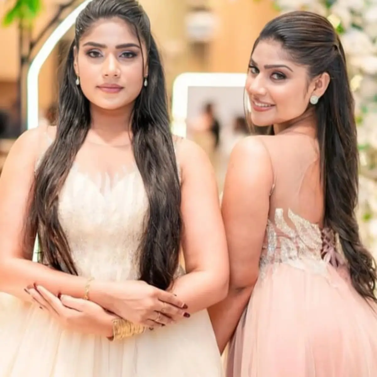 Anushki Kanushki Beautiful Twin Sis Insta Influencer Latest Trending