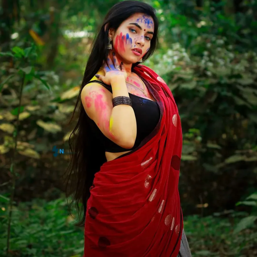 Model Arpa Roy Instagram Influencer