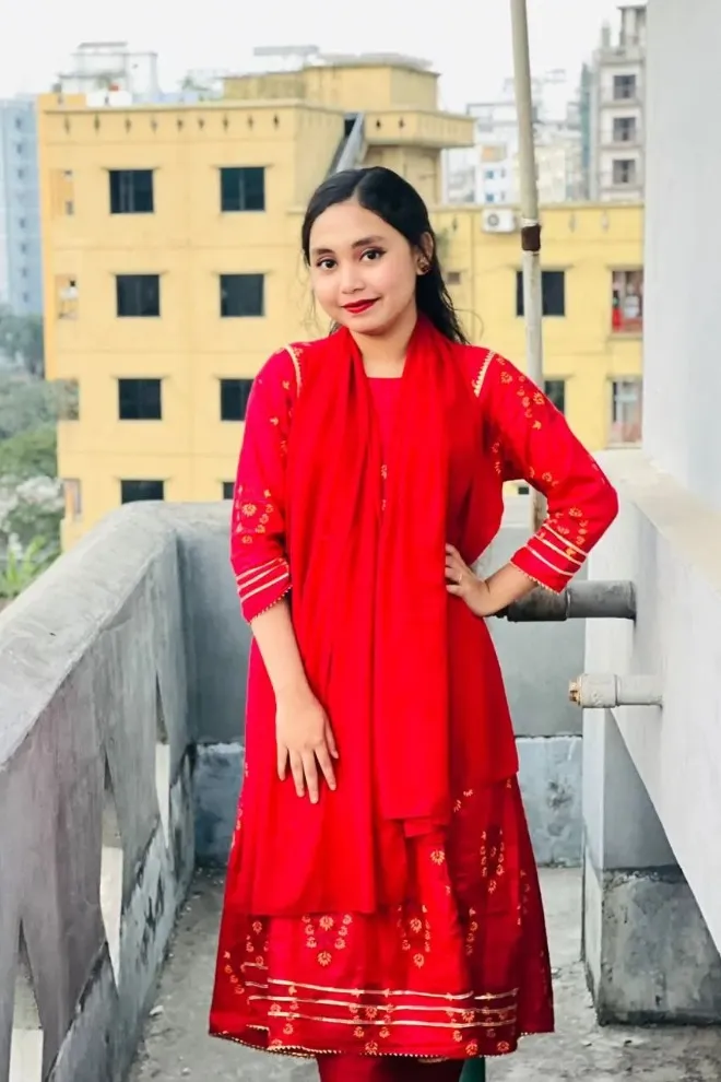 Cute Young GF Geetha Only Pics