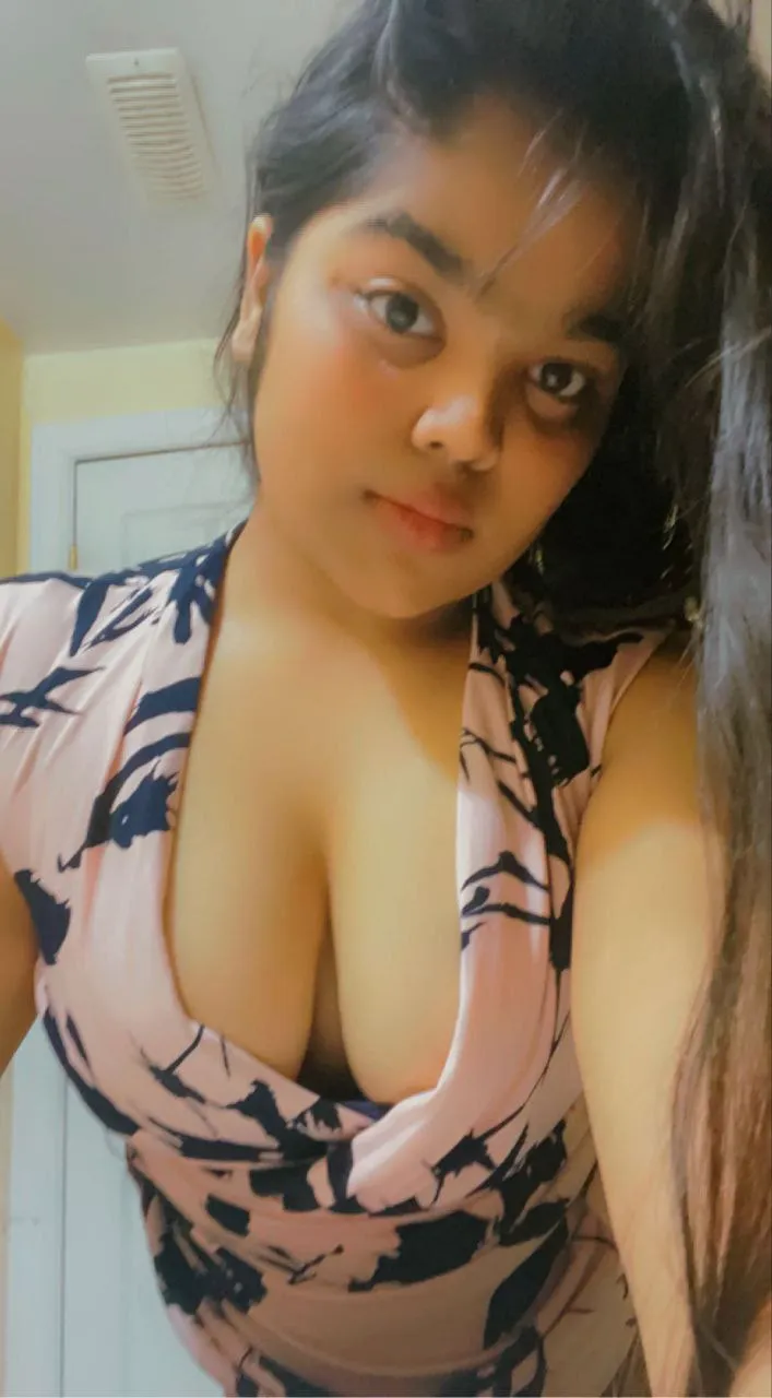 Sexy Chubby Indian Girl Showing Nude