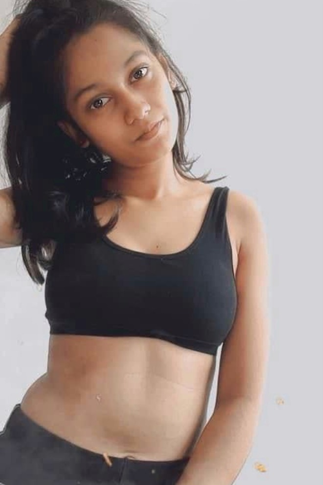 Beautiful Horny Girl Showing Nude Pic