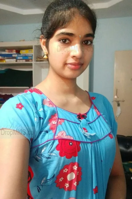 Cute Girl Nude Pics Self Captured for Lover Leaks
