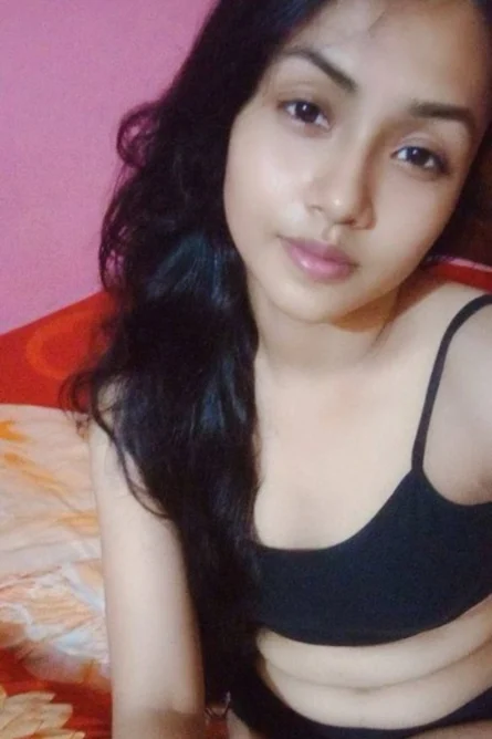 Hot Thick And Cute Small Tits Babe Fully Nude