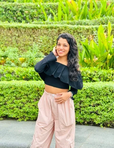 Beautiful Instgram Influencer Horny Full Nude & Playing With Dildo Toy