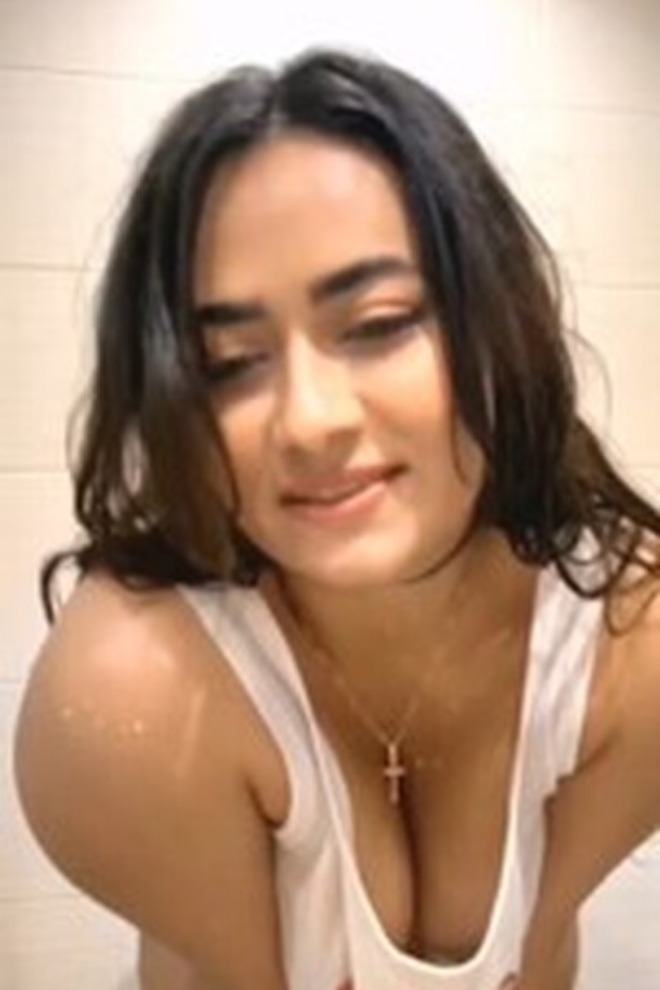 Desi Model Mistry Showing Her Nipples