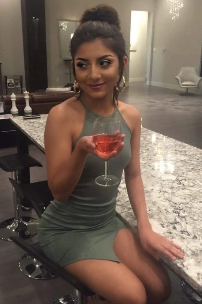 Desi Sexy Beautiful Indian Horny Naughty Posh Slim Girlfriend Lift Skirt