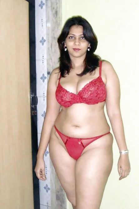 Hot Super And Sexy Figure Babe Desi In Bikini