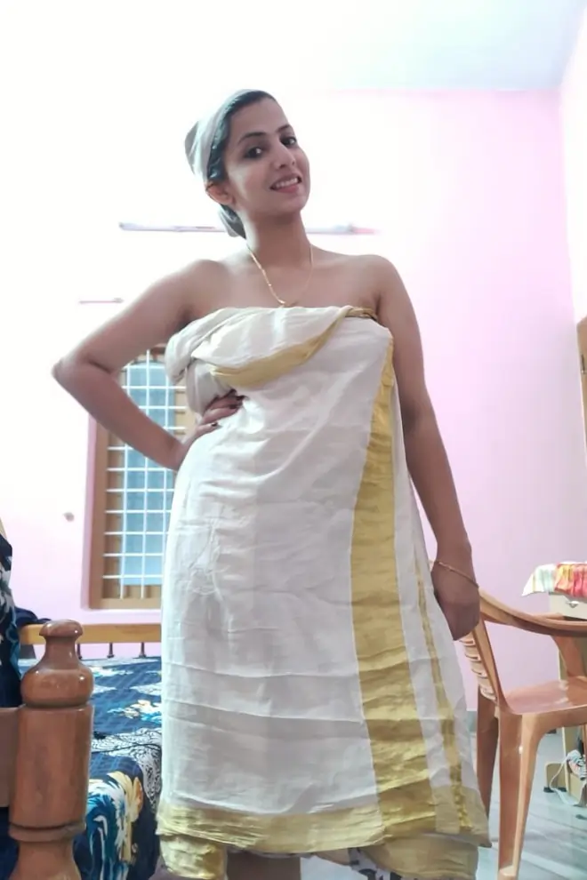 Very Gorgeous Cute Hot Mallu Girl In White Saree Cover