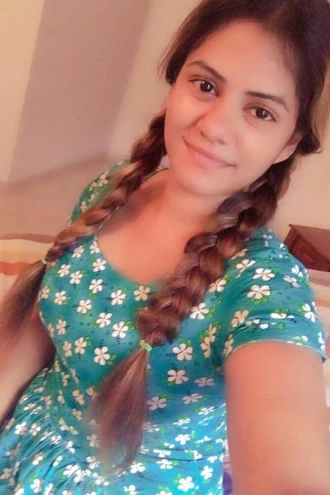 Beautiful Chubby Girl Showing Her Big Tits & Pussy