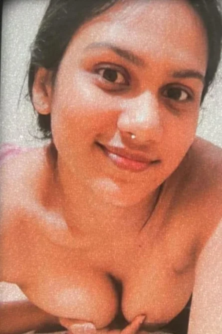 Banglore Cute Girl Clicks Bindi