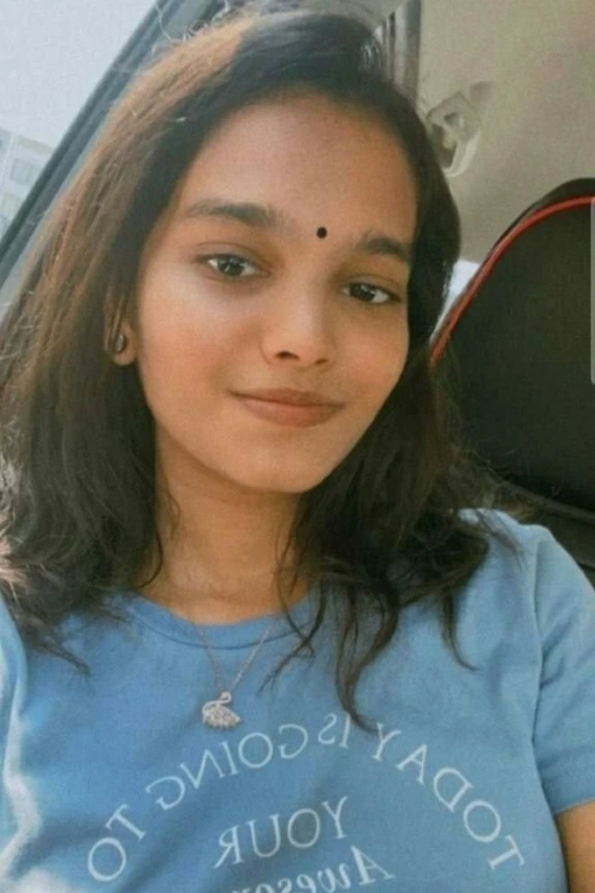 Beautiful Young Tamil Girl Showing