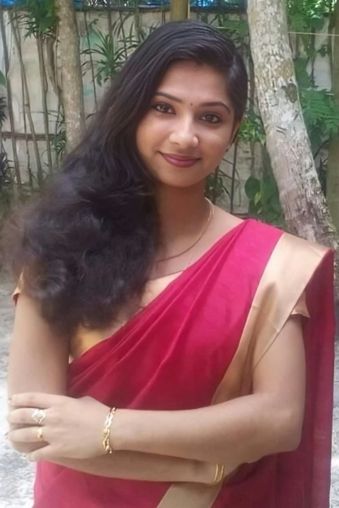 Beautiful Mallu Nurse in Red Saree