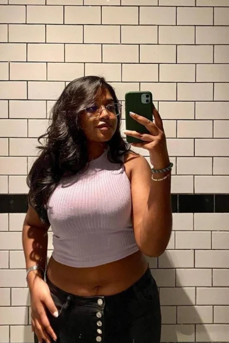 Tamil Sexy Girl Showing Lakir
