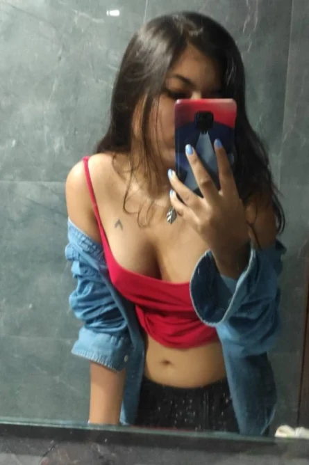 Slim Horny Indian Girl Showing Sari