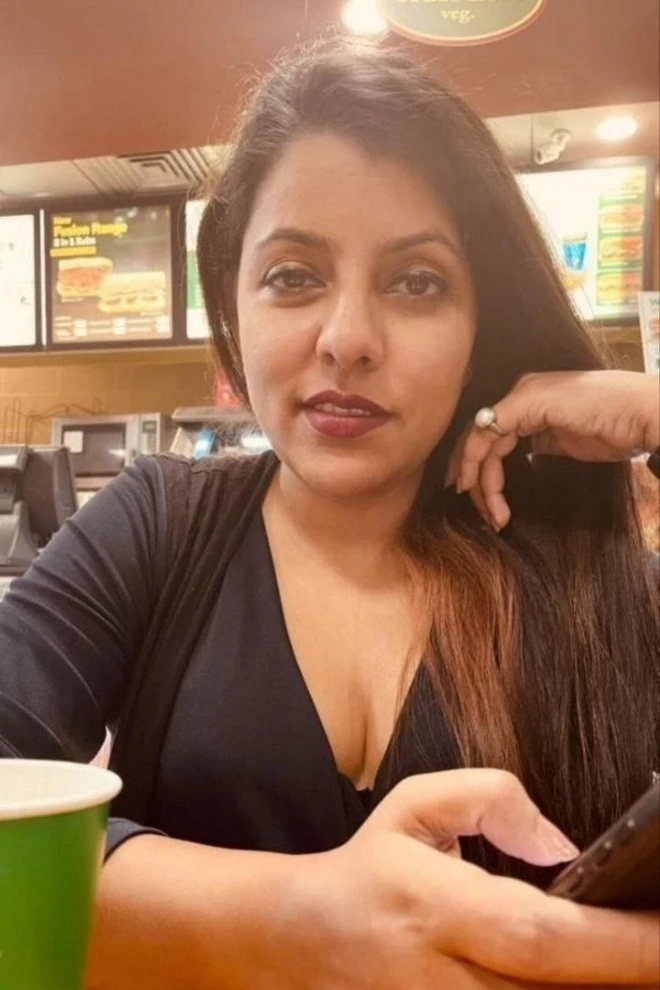 Submissive Hot Cuckold Milf Golden Shower
