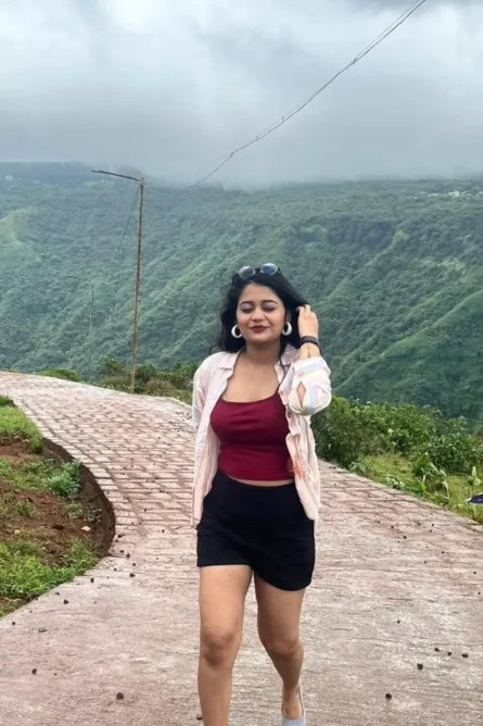 Curvy Figure Indian Girl Sucking Dick Showing Teasing